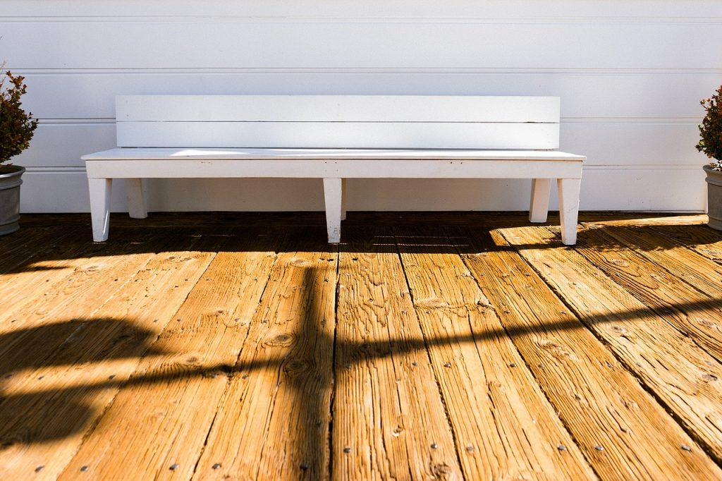 Ako aplikovať protišmykový olej na terasovú podlahu, aby sa na nej nešmýkalo?